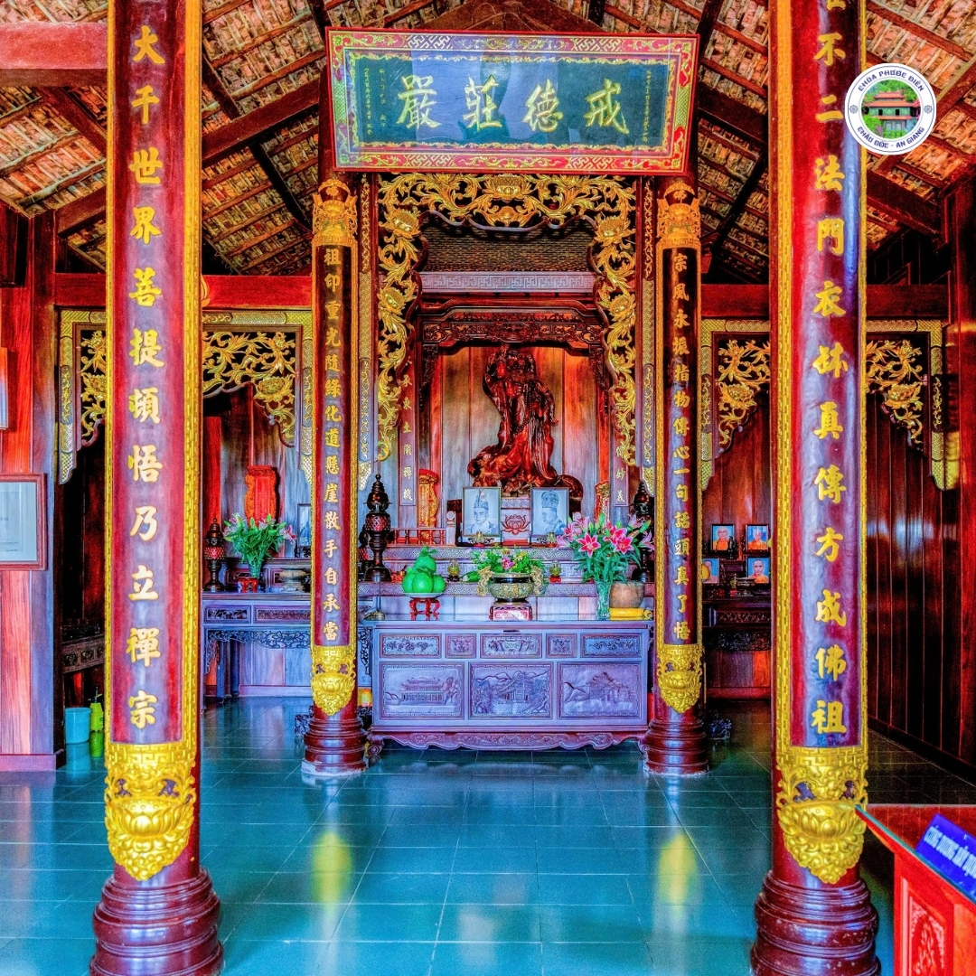 Liễn Chùa