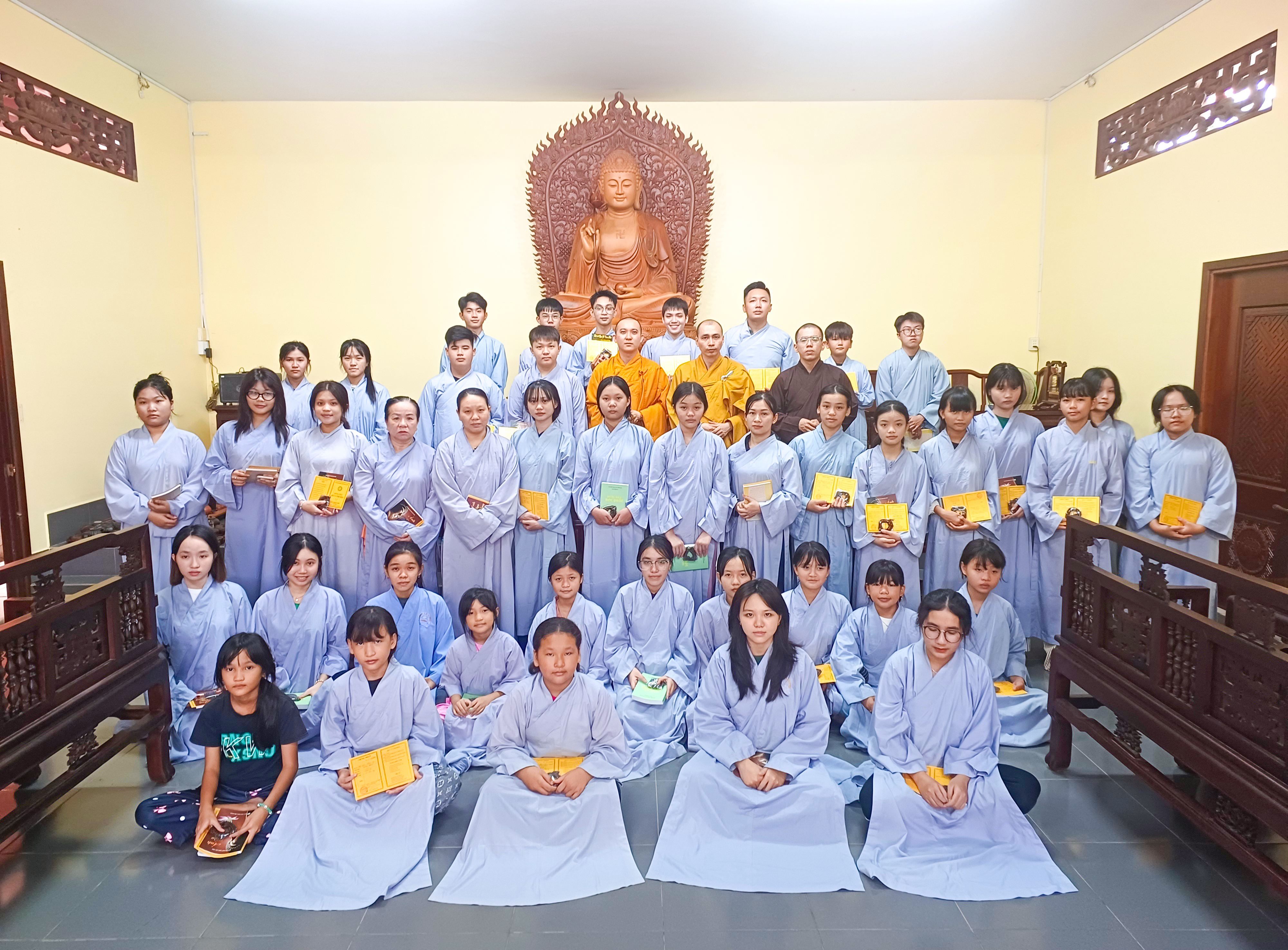 LỄ TRUYỀN QUY Y TAM BẢO