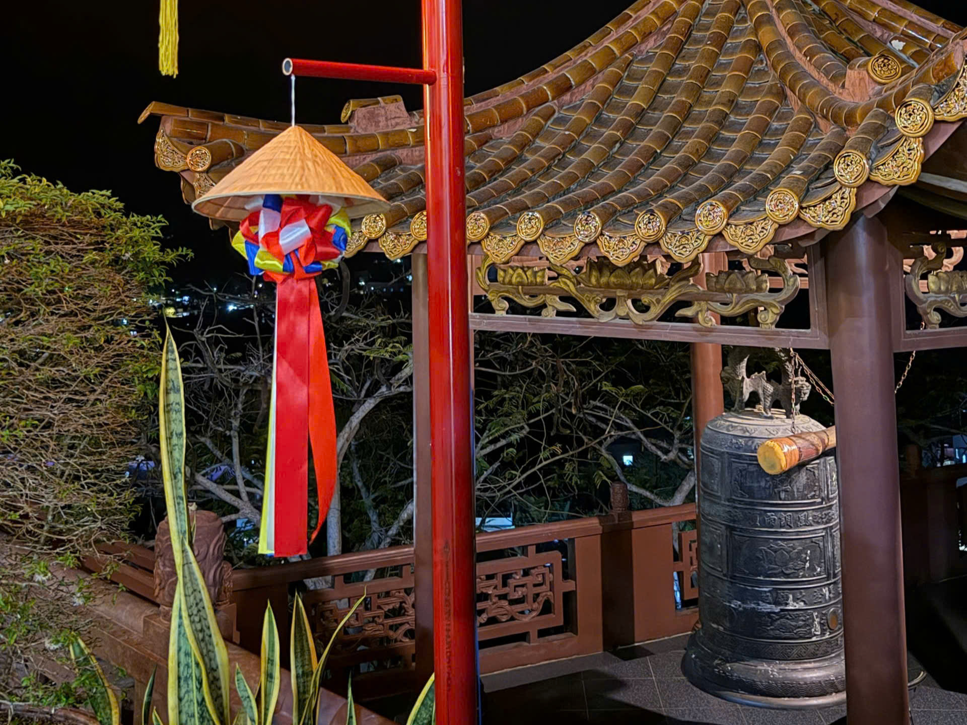 Tiếng chuông tỉnh thức giữa đại ngàn Núi Sam